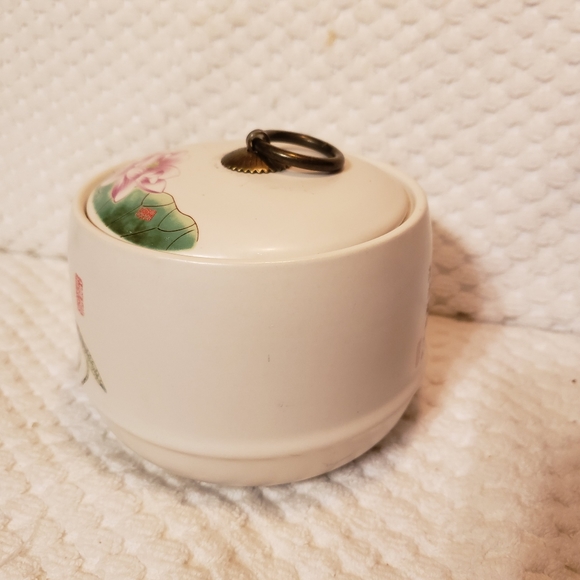 Vintage Asian jar. - Picture 2 of 8